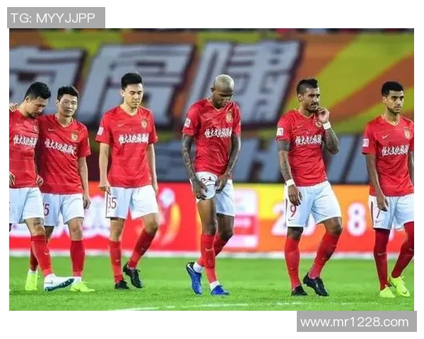 恒大与香港东方的球迷激情对决展现足球魅力与团结精神